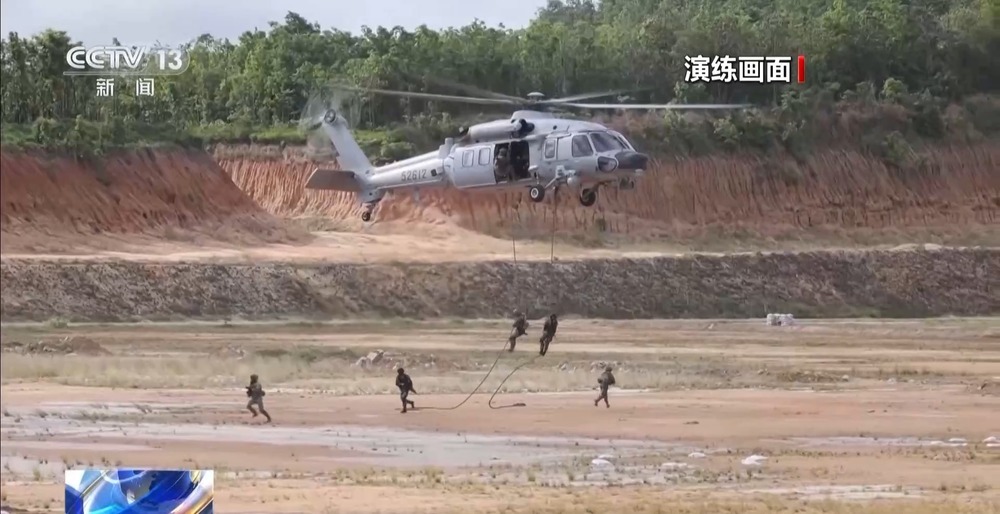 中柬陆空方向实兵实弹演练场面震撼