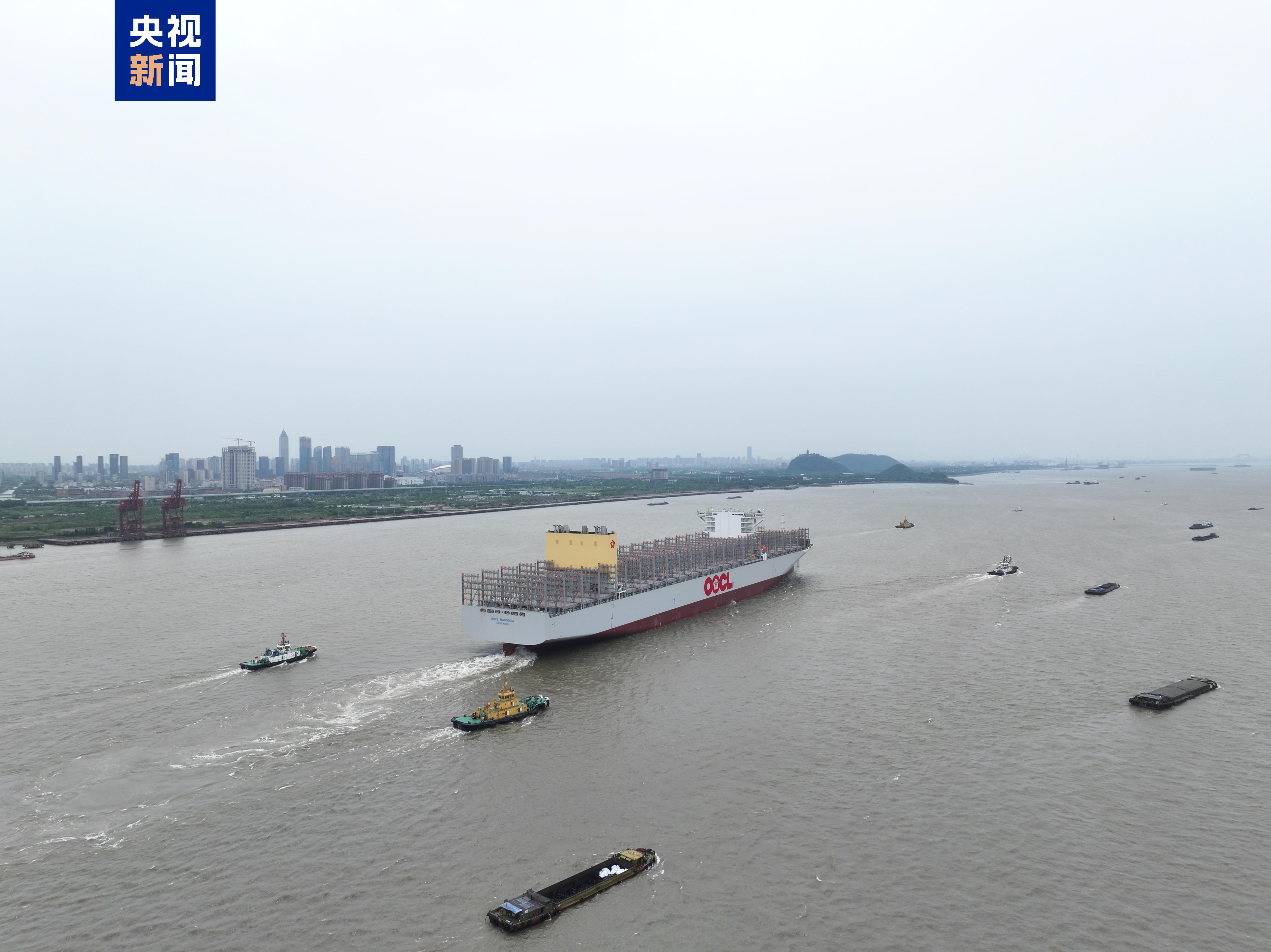 366.99米“巨无霸”现身 超大型集装箱船在江苏出江试航 366.99米“巨无霸”现身 超大型集装箱船在江苏出江试航