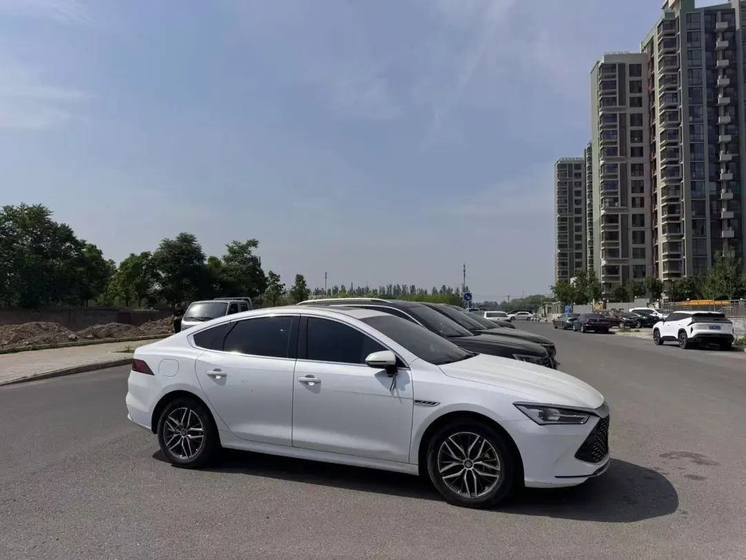 集装箱围挡,车辆随意停放…北京这条路何时能顺畅通行? 集装箱围挡,车辆随意停放…北京这条路何时能顺畅通行?