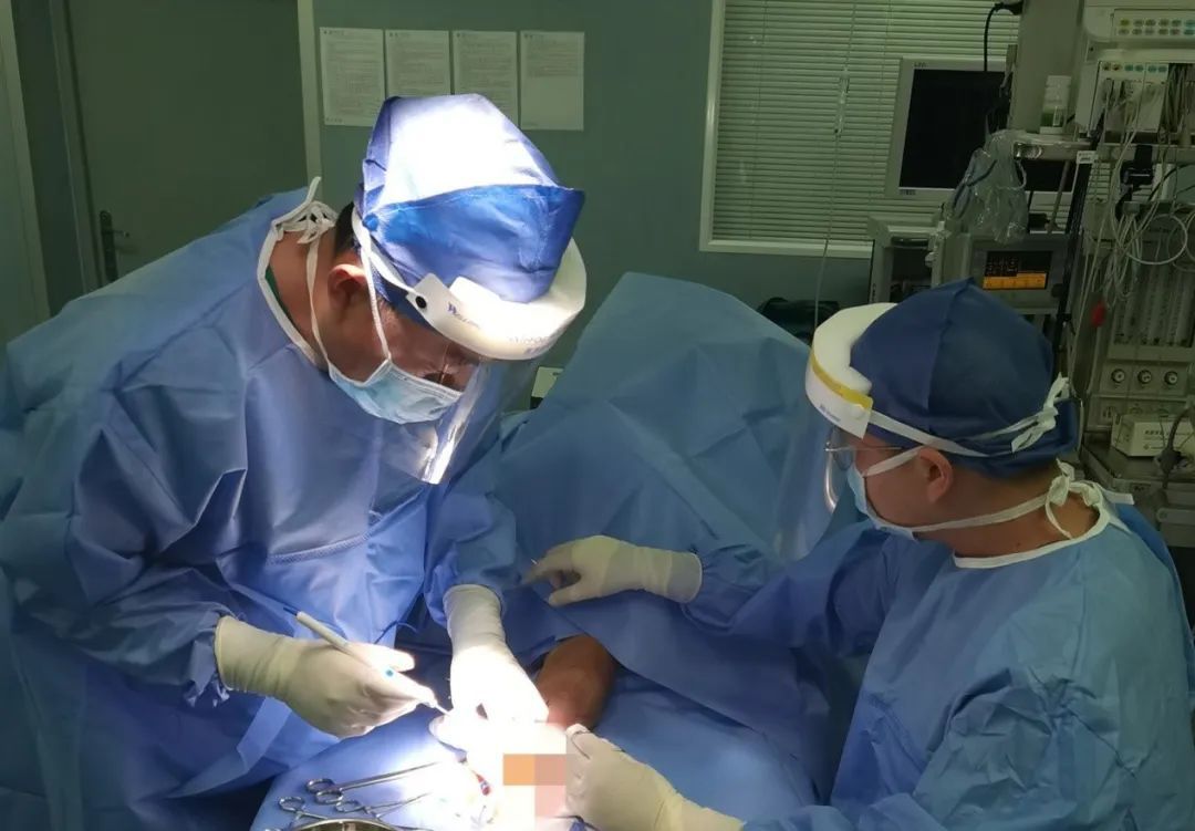 惊呆!男子拆快递时切断大动脉,鲜血直喷!还有人拆完腹痛腹泻、眼红发痒... 惊呆!男子拆快递时切断大动脉,鲜血直喷!还有人拆完腹痛腹泻、眼红发痒...