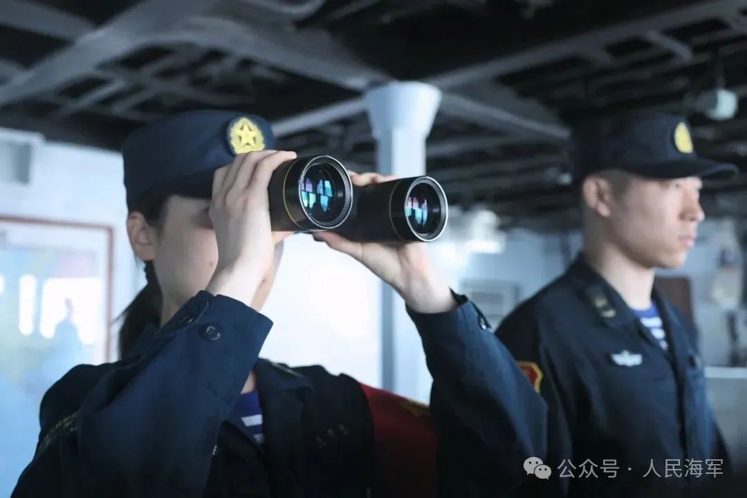 万吨大驱现身!画面→ 万吨大驱现身!画面→