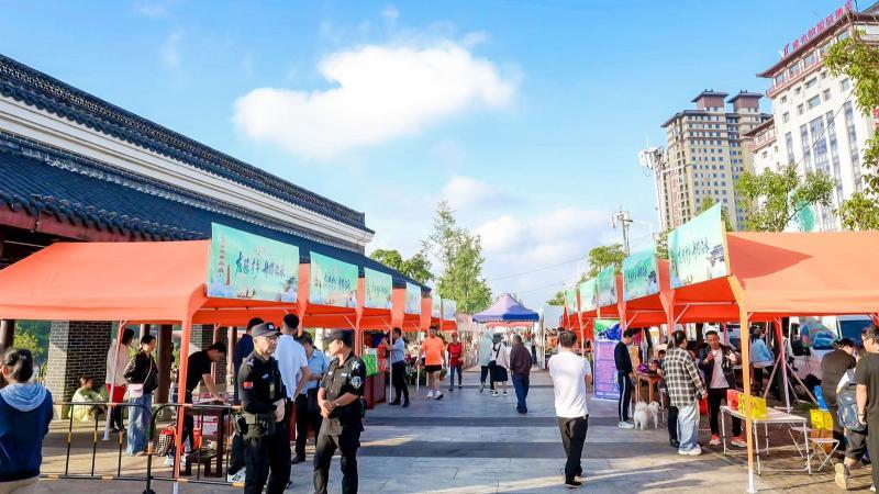 江西抚州:龙舟竞渡“嗨翻天” 临川文旅消费季“龙”重登场 江西抚州:龙舟竞渡“嗨翻天” 临川文旅消费季“龙”重登场