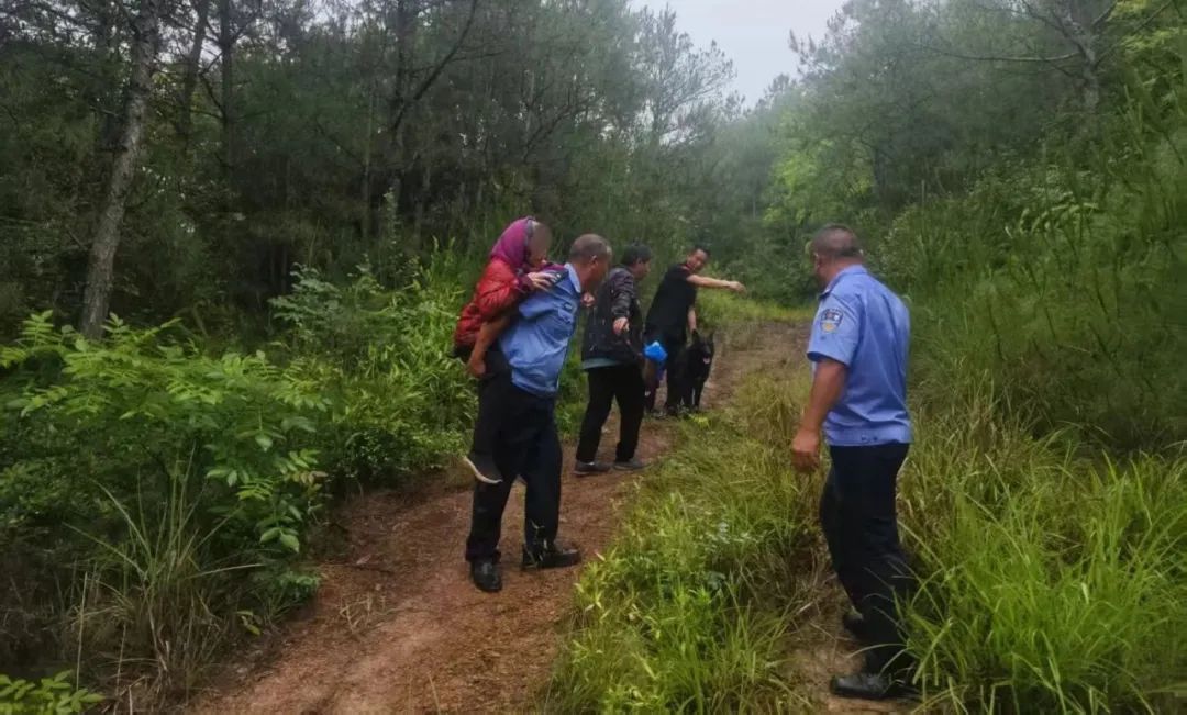 警犬显神通,四小时找回九旬老人 警犬显神通,四小时找回九旬老人