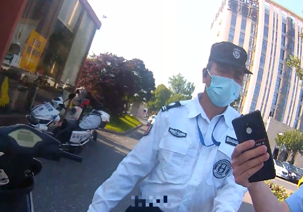 海宁这里两只“网红”黑天鹅不见了?民警“寻鹅记”…… 海宁这里两只“网红”黑天鹅不见了?民警“寻鹅记”……