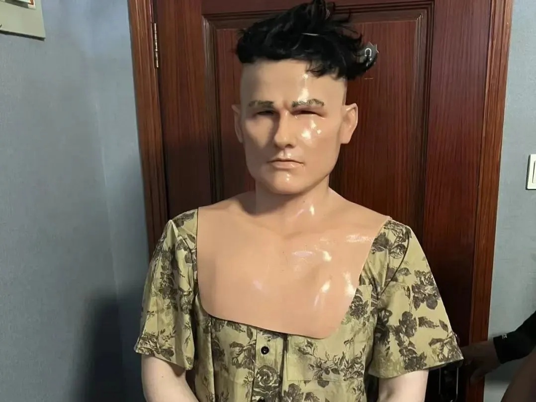 一男子戴仿真“人皮”面具入室盗窃！流窜多个小区