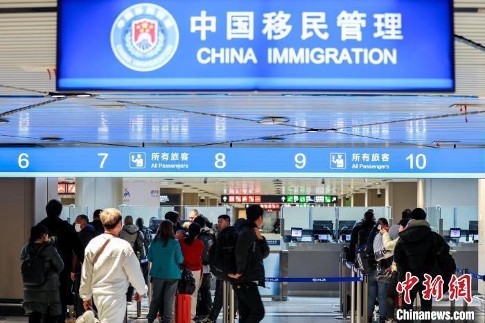 哈尔滨机场口岸:今年以来出入境外籍人员同比增49% 哈尔滨机场口岸:今年以来出入境外籍人员同比增49%