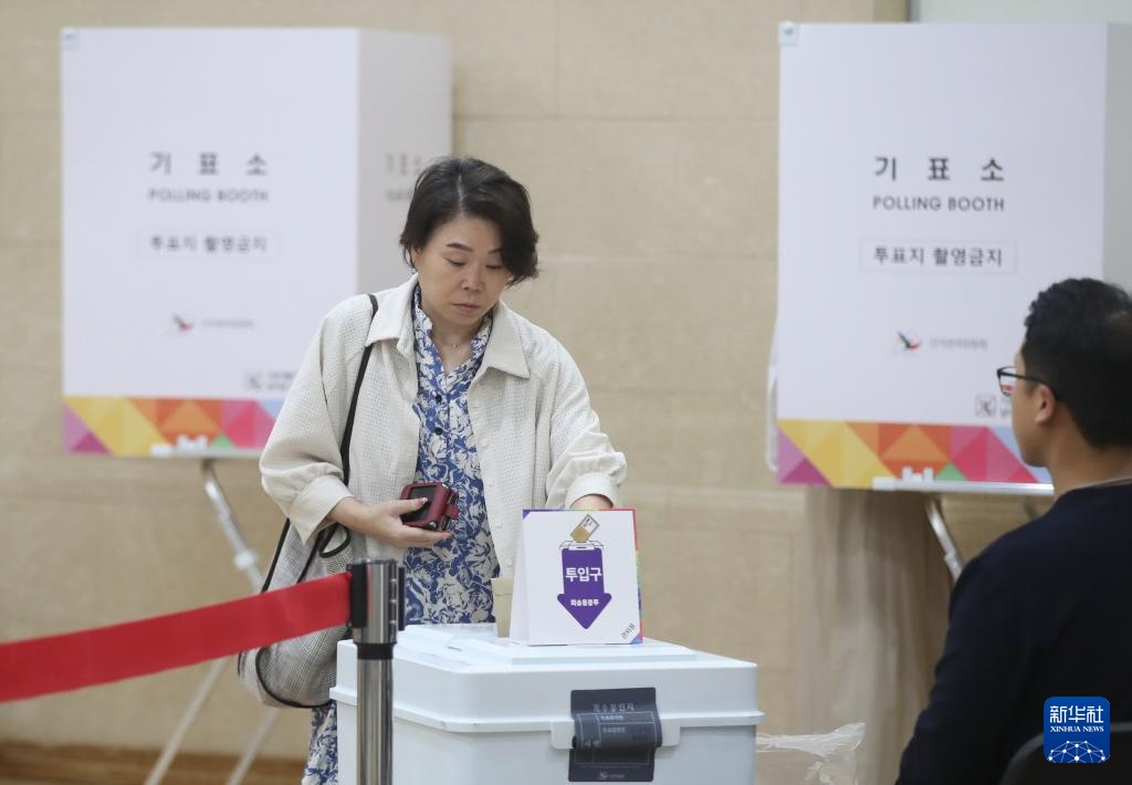 “事前投票”开启 韩国大选悬念犹存 “事前投票”开启 韩国大选悬念犹存