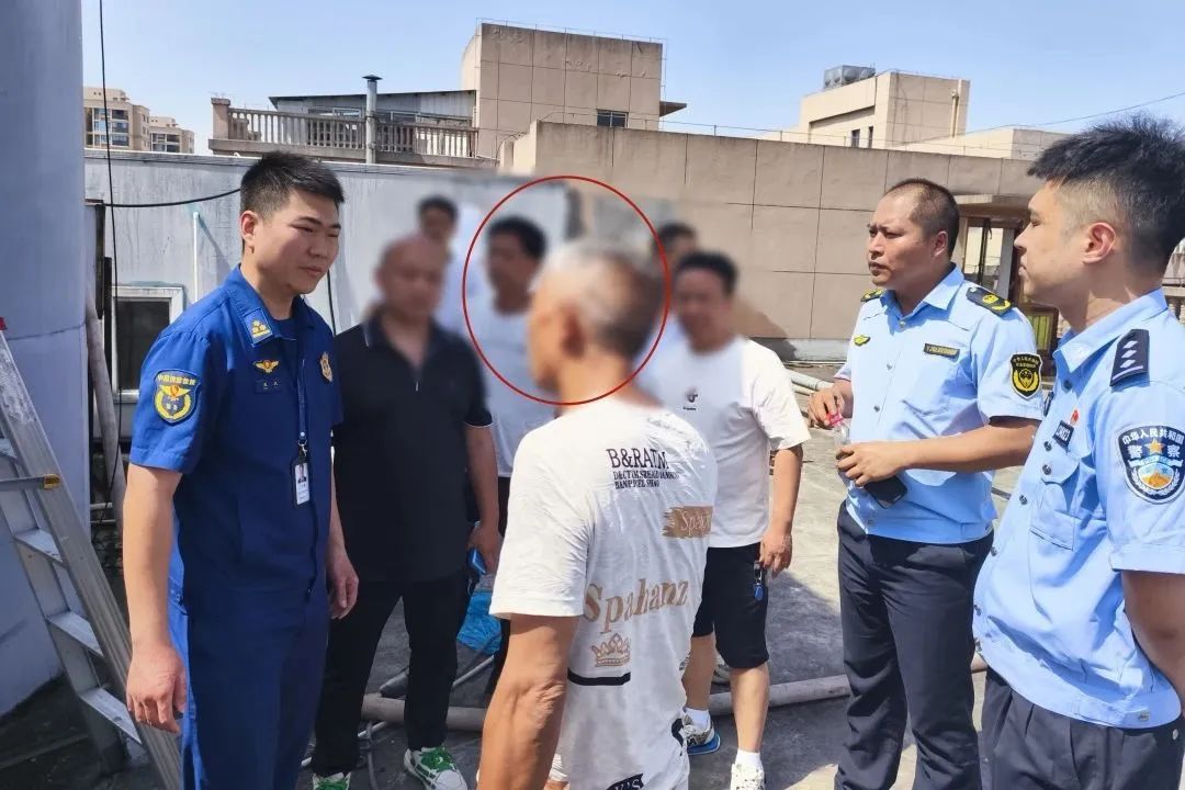 1个敢指使,2个敢盲从,3个都被拘! 1个敢指使,2个敢盲从,3个都被拘!