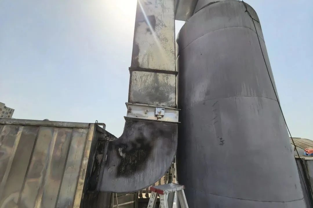 1个敢指使,2个敢盲从,3个都被拘! 1个敢指使,2个敢盲从,3个都被拘!