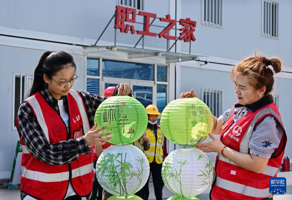山东青岛:工地趣味游戏迎端午 山东青岛:工地趣味游戏迎端午