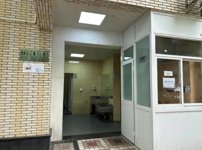 上海九旬老夫妻逛公园，却因一则“预约”双双遇险！管理方回应→