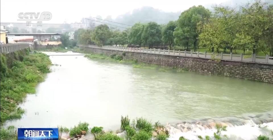 “龙舟水”来袭 南方多地强降雨上线 “龙舟水”来袭 南方多地强降雨上线