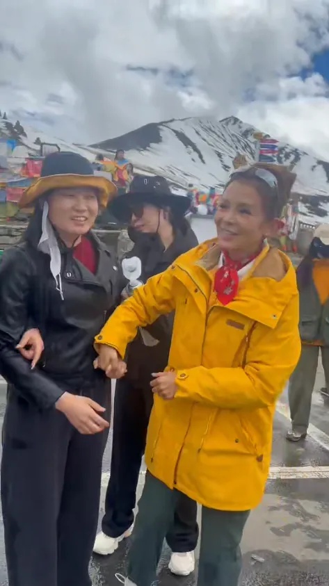 著名央视主持人在甘孜救人,现场画面曝光 著名央视主持人在甘孜救人,现场画面曝光