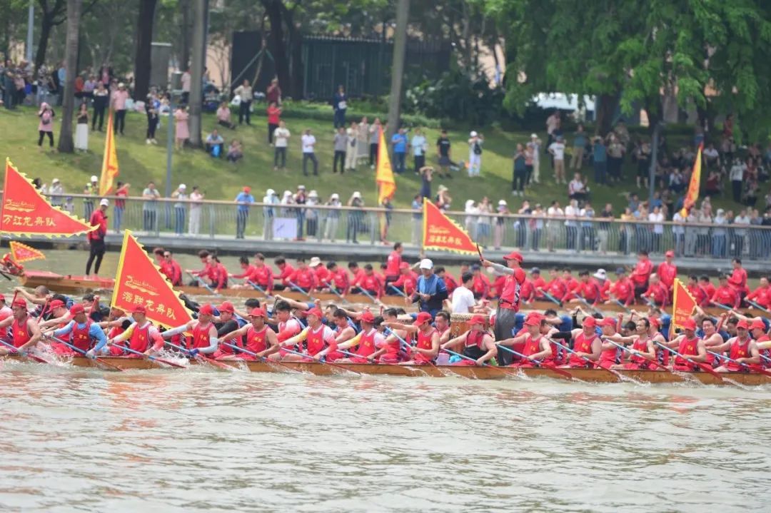 燃爆了！快来看看广东人扒龙舟有多拼？