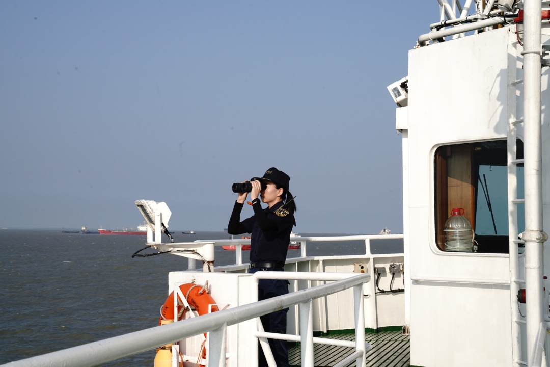 我国首位远洋公务船女船长,“90后”的她航迹年均可绕地球一圈…… 我国首位远洋公务船女船长,“90后”的她航迹年均可绕地球一圈……