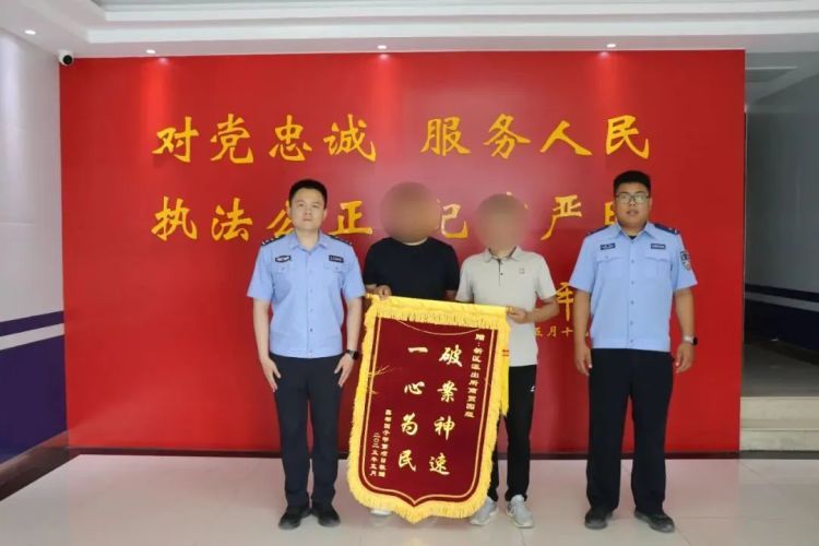 一家老小齐上阵，为装新房竟去工地偷偷“搬”砖？