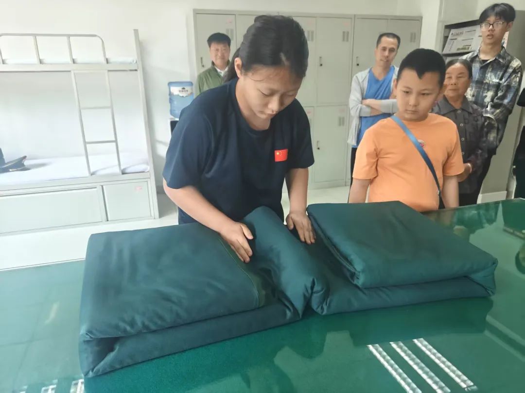 一纸画卷·绘七彩未来 | 粽香暖童心,老少叙端阳 一纸画卷·绘七彩未来 | 粽香暖童心,老少叙端阳