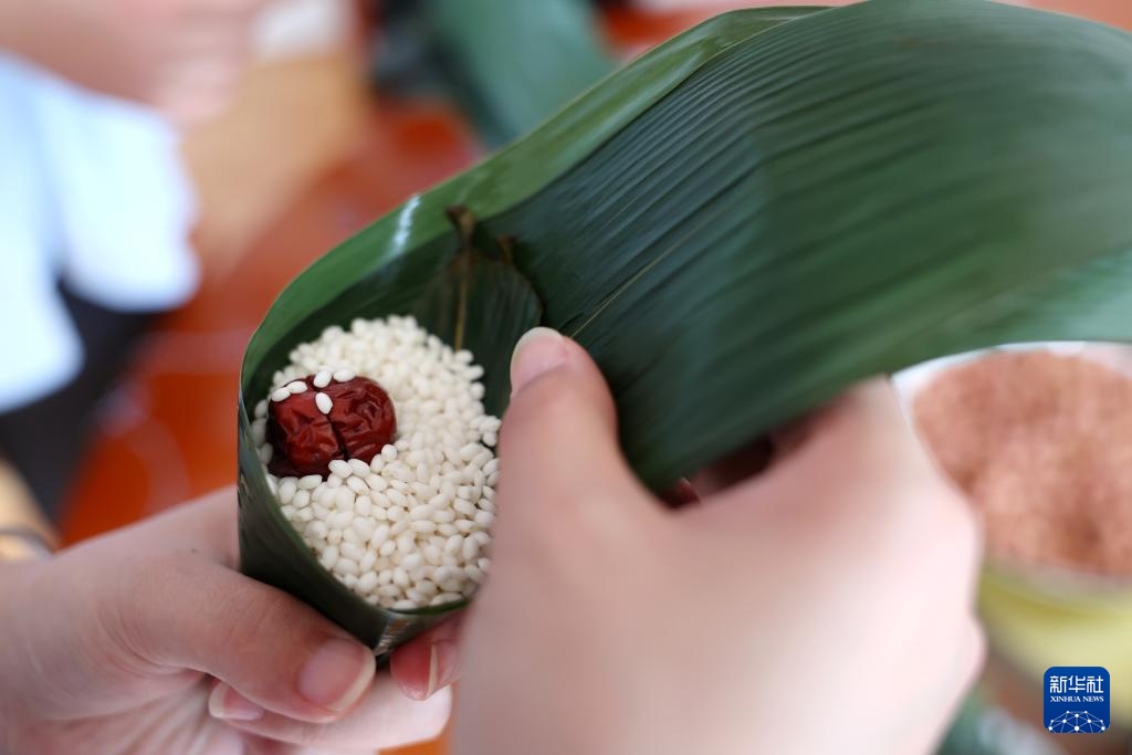 工地粽飘香 民俗迎端午 工地粽飘香 民俗迎端午