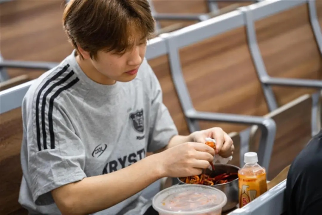 我真的吃不下了……老师:“吃完就有学分拿” 我真的吃不下了……老师:“吃完就有学分拿”