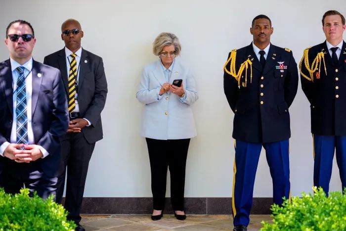 白宫幕僚长身份“被盗”,FBI介入 白宫幕僚长身份“被盗”,FBI介入