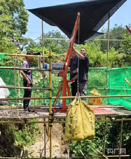 湖南一溶洞清出垃圾3000斤 湖南一溶洞清出垃圾3000斤