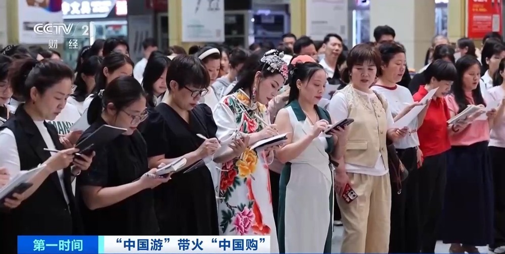 “一定要带空箱子去中国” 外国游客爱上义乌“进货式”旅游 “一定要带空箱子去中国” 外国游客爱上义乌“进货式”旅游