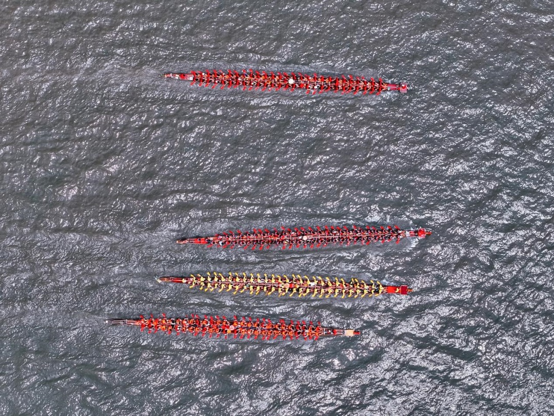 燃爆了！快来看看广东人扒龙舟有多拼？