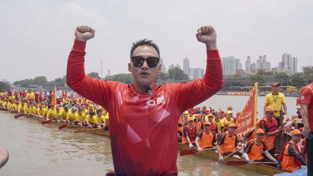 燃爆了！快来看看广东人扒龙舟有多拼？