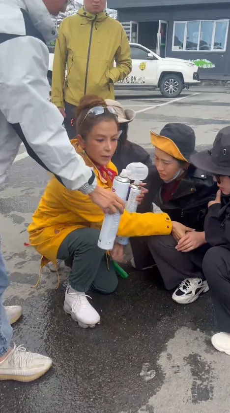 著名央视主持人在甘孜救人,现场画面曝光 著名央视主持人在甘孜救人,现场画面曝光
