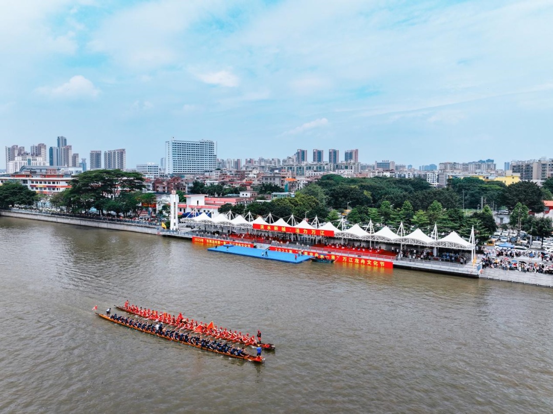 燃爆了！快来看看广东人扒龙舟有多拼？