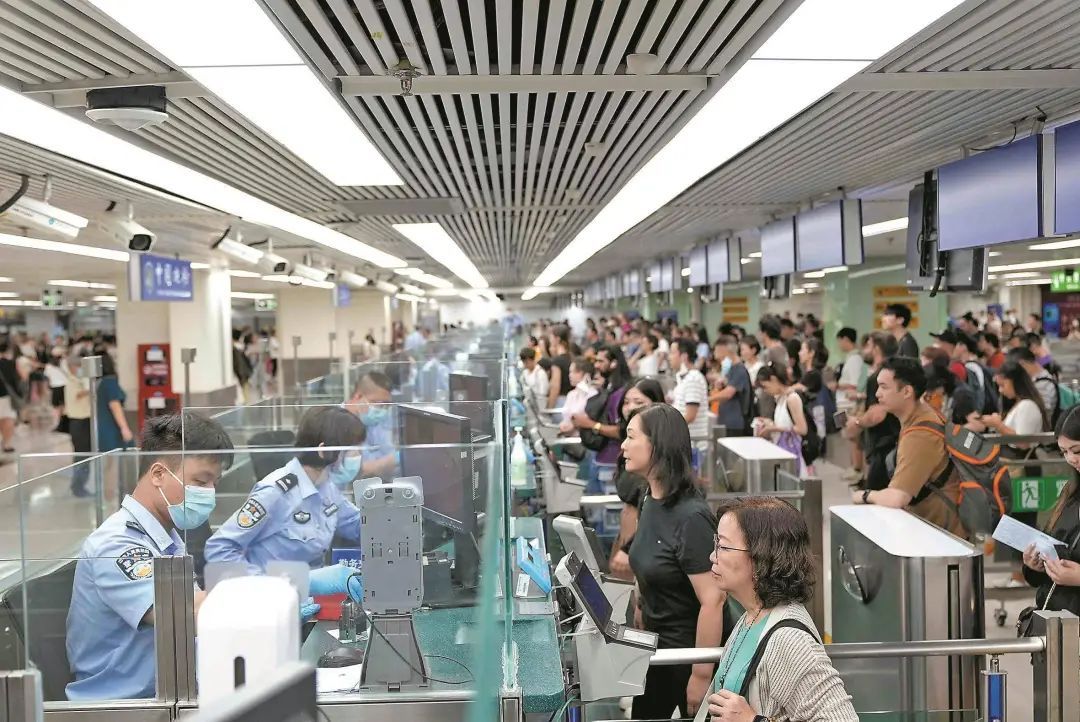 预计有320万人次端午期间进出香港 预计有320万人次端午期间进出香港