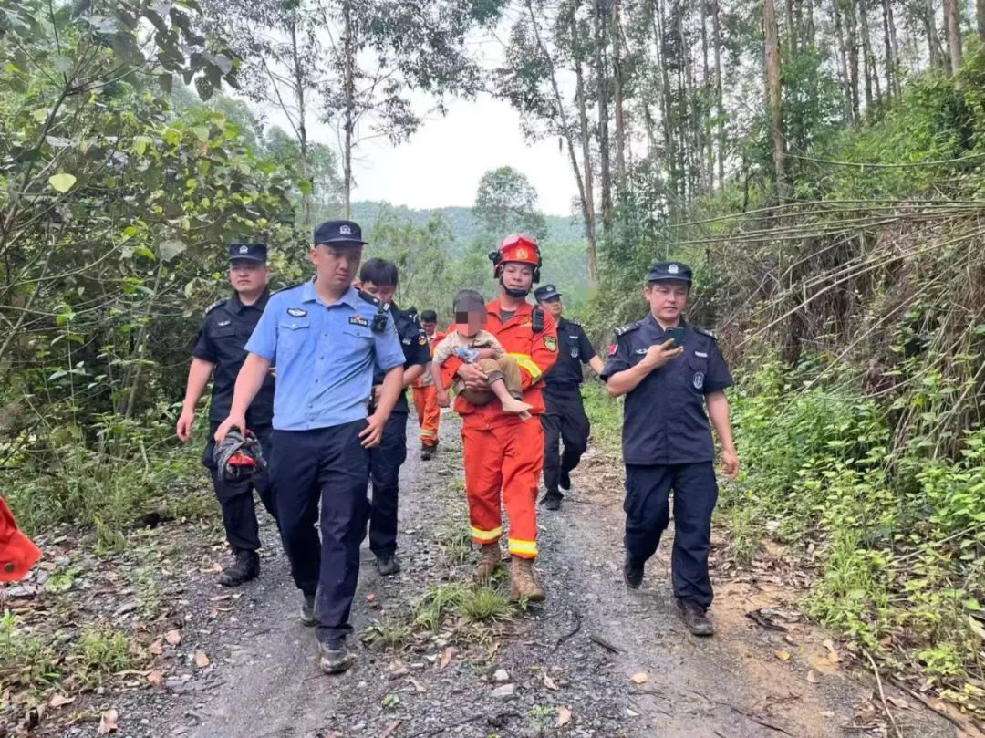 七旬老人在山林中走丢,还带着3岁的孙子…… 七旬老人在山林中走丢,还带着3岁的孙子……
