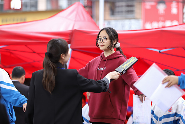 @考生 进入高考倒计时 这些事项请注意→ @考生 进入高考倒计时 这些事项请注意→