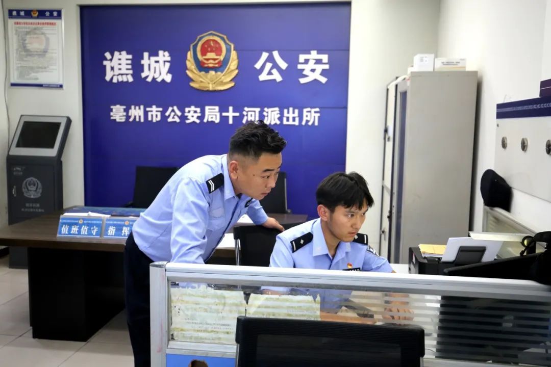 单日喜提双锦旗!00后民警张梦晨想成为独当一面的“老警” 单日喜提双锦旗!00后民警张梦晨想成为独当一面的“老警”