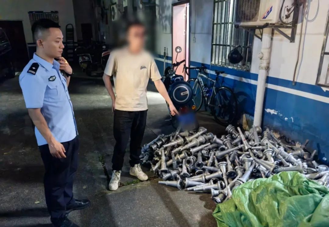 全偷了!业主穿“制服”在小区狠“赚”万元,被全小区送进警局 全偷了!业主穿“制服”在小区狠“赚”万元,被全小区送进警局