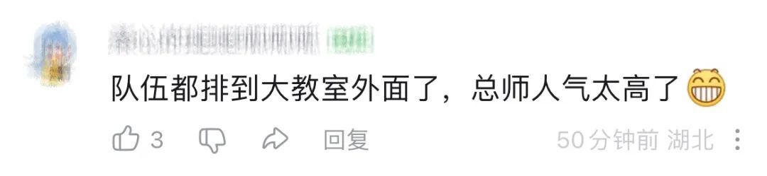 “眼红病”犯了！西工大学子拿歼-10C模型给王海峰总师签名