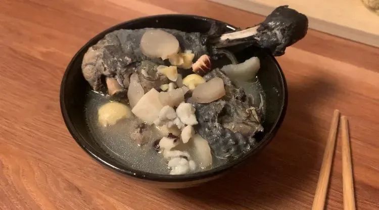 它是中医著名的健脾祛湿食方,正适合现在食用! 它是中医著名的健脾祛湿食方,正适合现在食用!