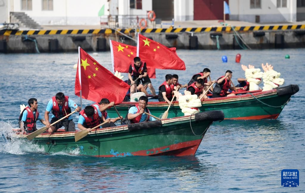 海南三沙:“渔家龙舟”竞渡迎端午 海南三沙:“渔家龙舟”竞渡迎端午