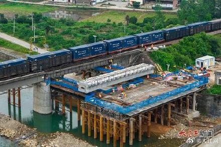 用时仅270分钟！鹰厦铁路首次“钢换混”桥梁大修完成
