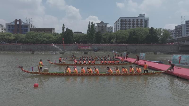 江西上高举办民间龙舟赛 26支队伍锦江竞渡