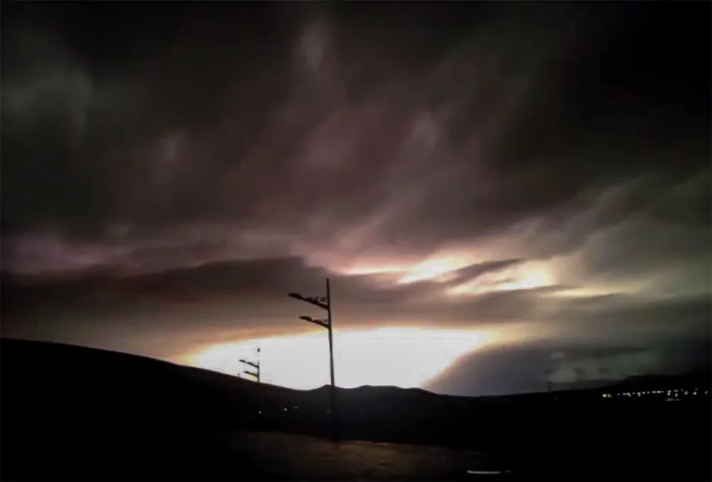 实拍!青海曲麻莱出现强雷电天气 实拍!青海曲麻莱出现强雷电天气