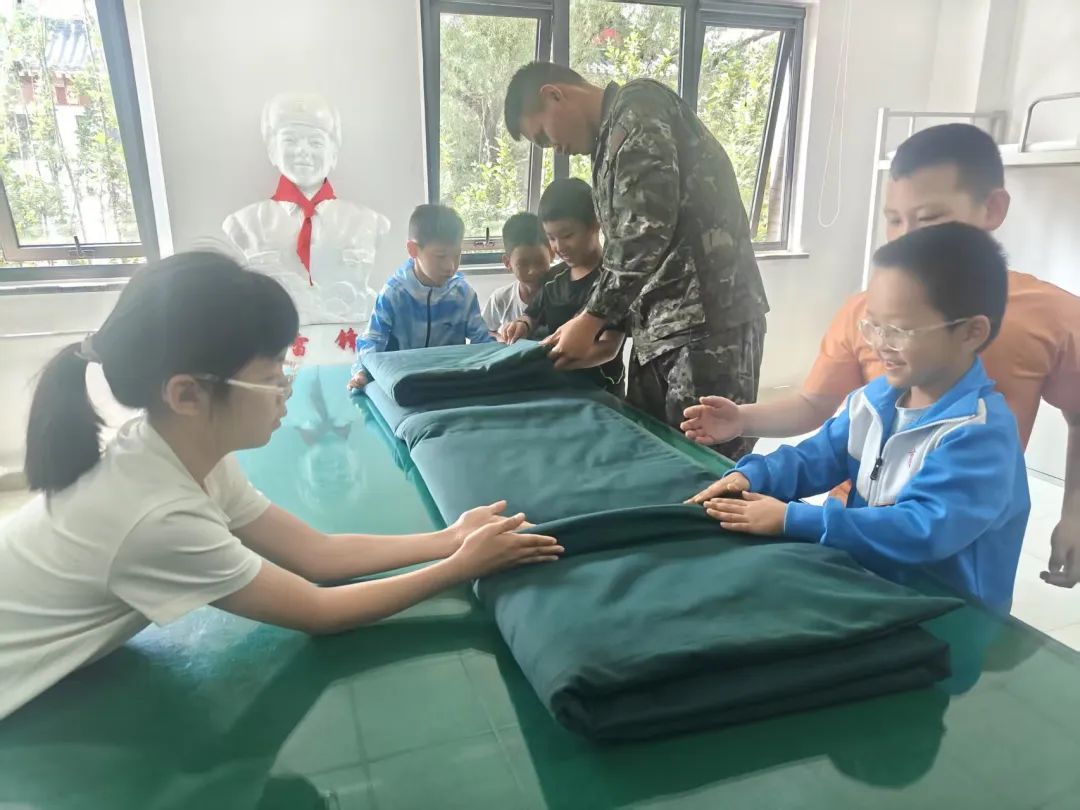 一纸画卷·绘七彩未来 | 粽香暖童心,老少叙端阳 一纸画卷·绘七彩未来 | 粽香暖童心,老少叙端阳