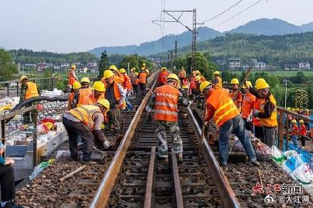 用时仅270分钟！鹰厦铁路首次“钢换混”桥梁大修完成