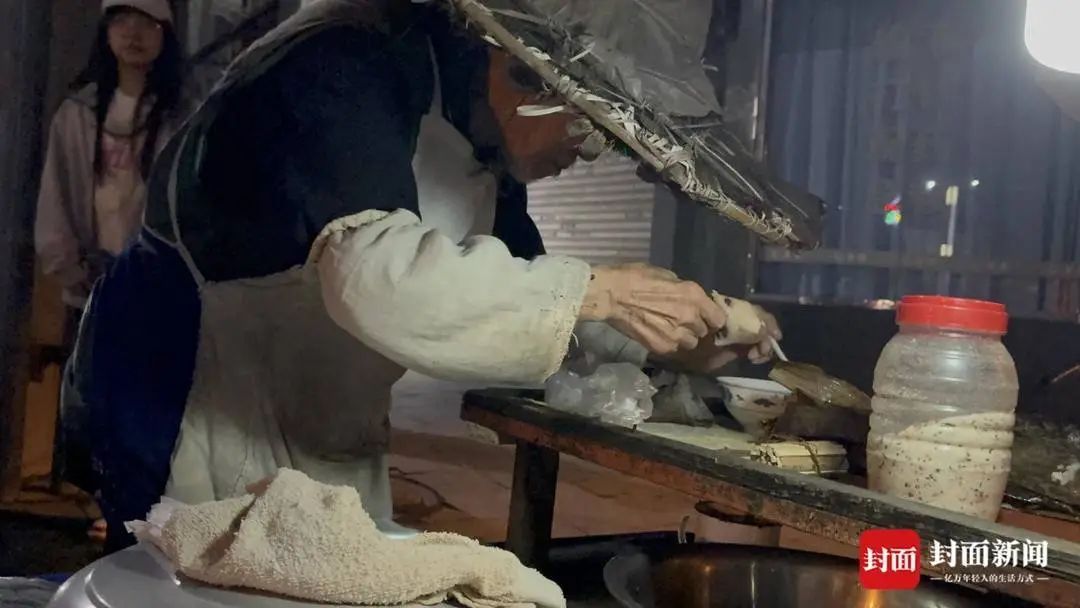 只卖5毛钱一个！90岁“粽子爷爷”坚持16年不涨价！