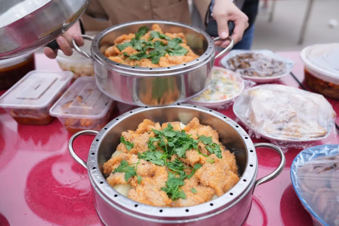 兵哥哥外出执行任务，还担心军嫂孤单，结果军嫂这么会整活！