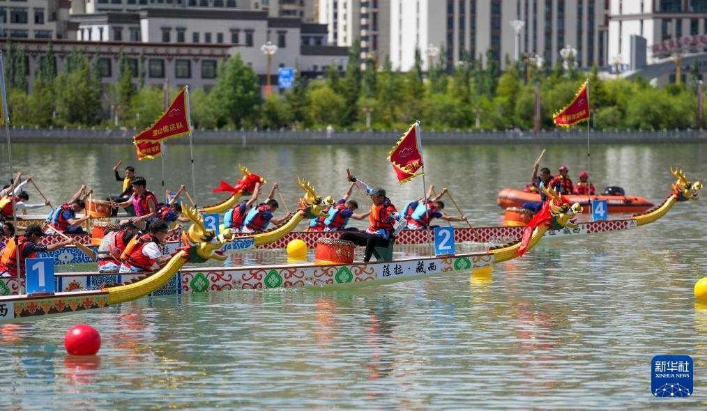 西藏：高原上赛龙舟