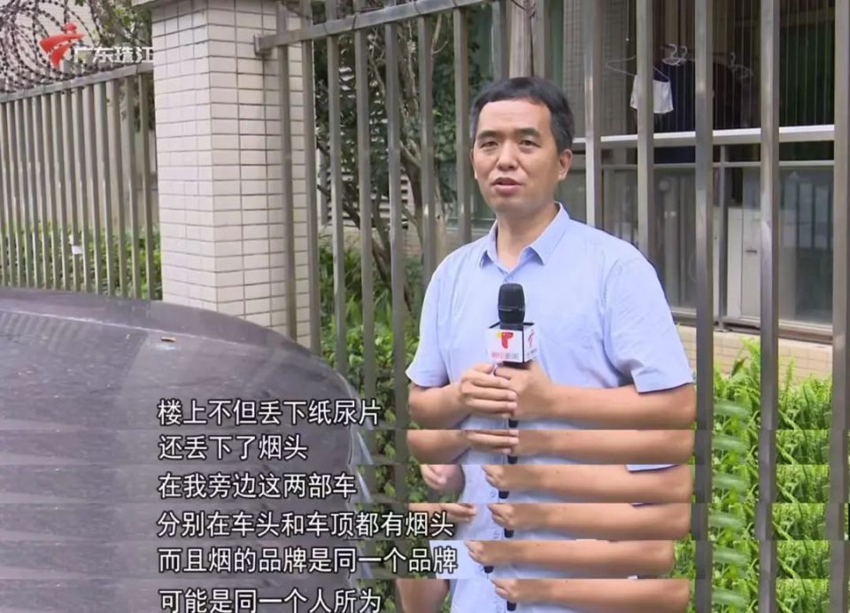 广东一小区现奇葩高空抛物，一大袋使用后纸尿片砸凹车顶