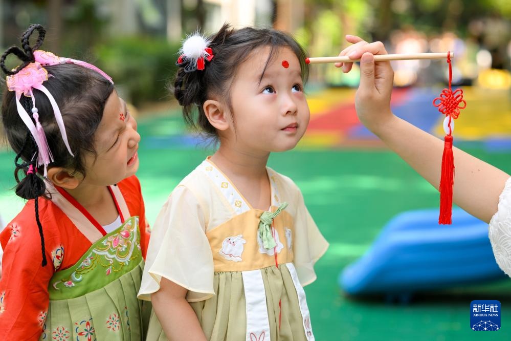 花样迎“六一” 花样迎“六一”