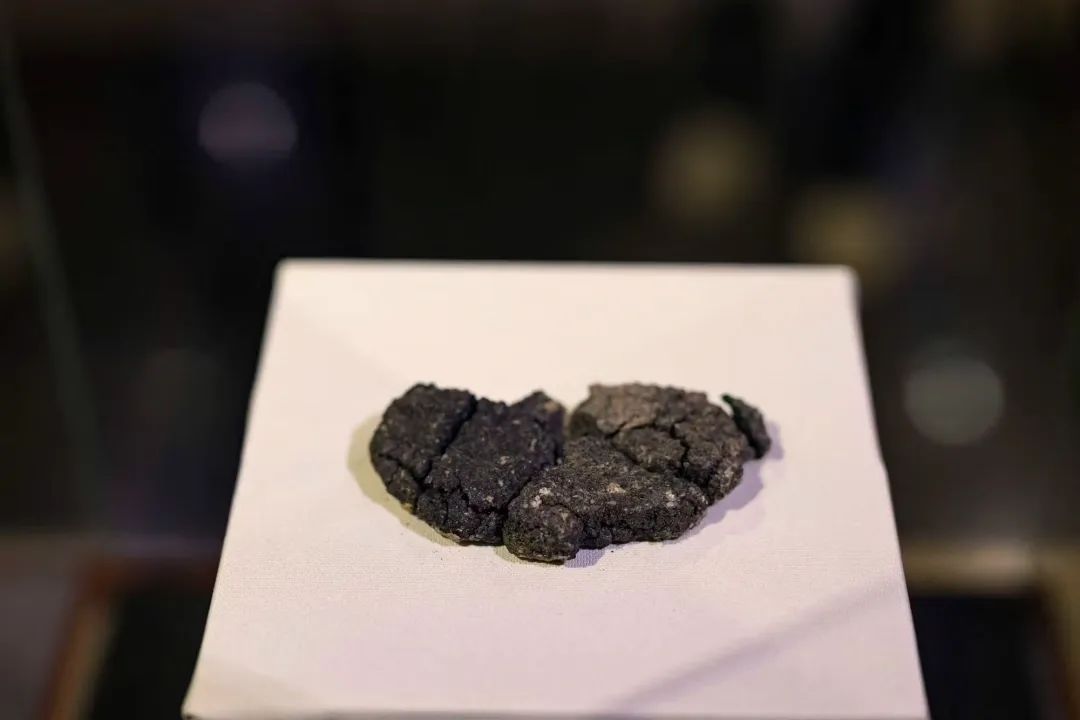 土耳其出土5000年前碳化面包,面包店复刻史前面包引发抢购,售价10元 土耳其出土5000年前碳化面包,面包店复刻史前面包引发抢购,售价10元