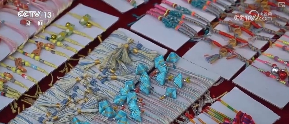 挂香囊、系彩绳、沐兰汤 粽香串起南北风味 尽显端午文化魅力 挂香囊、系彩绳、沐兰汤 粽香串起南北风味 尽显端午文化魅力